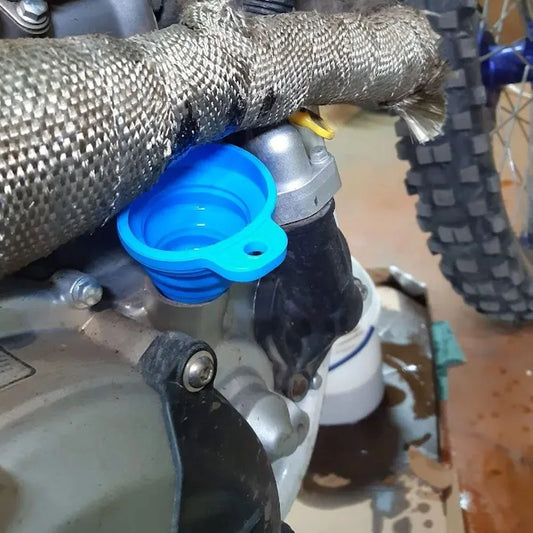 Collapsible Car Funnel – Foldable Silicone Engine Oil Funnel