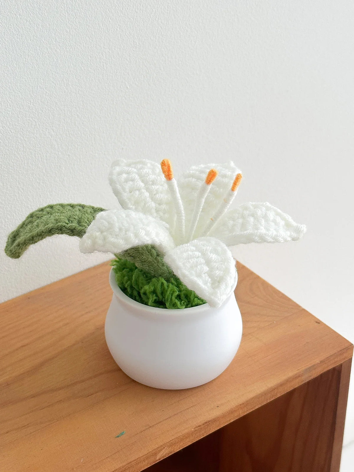 Hand-Knitted Lily Potted Plant Delicate Crochet Woven Flower Pot Mother's Day Gift Home Decor