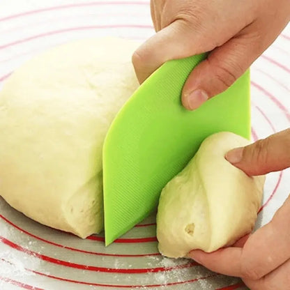 Cake Scraper with Smooth Edge for Frosting, Dough and Baking